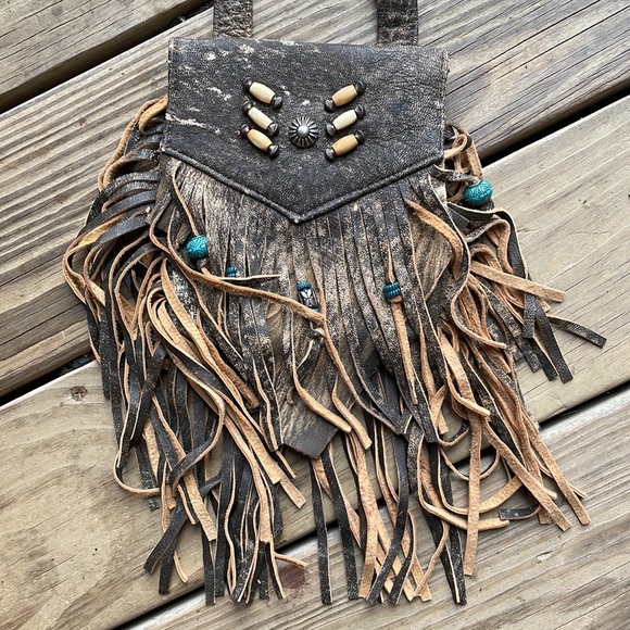 Small leather purse with fringe and beads. - Picture 2 of 5